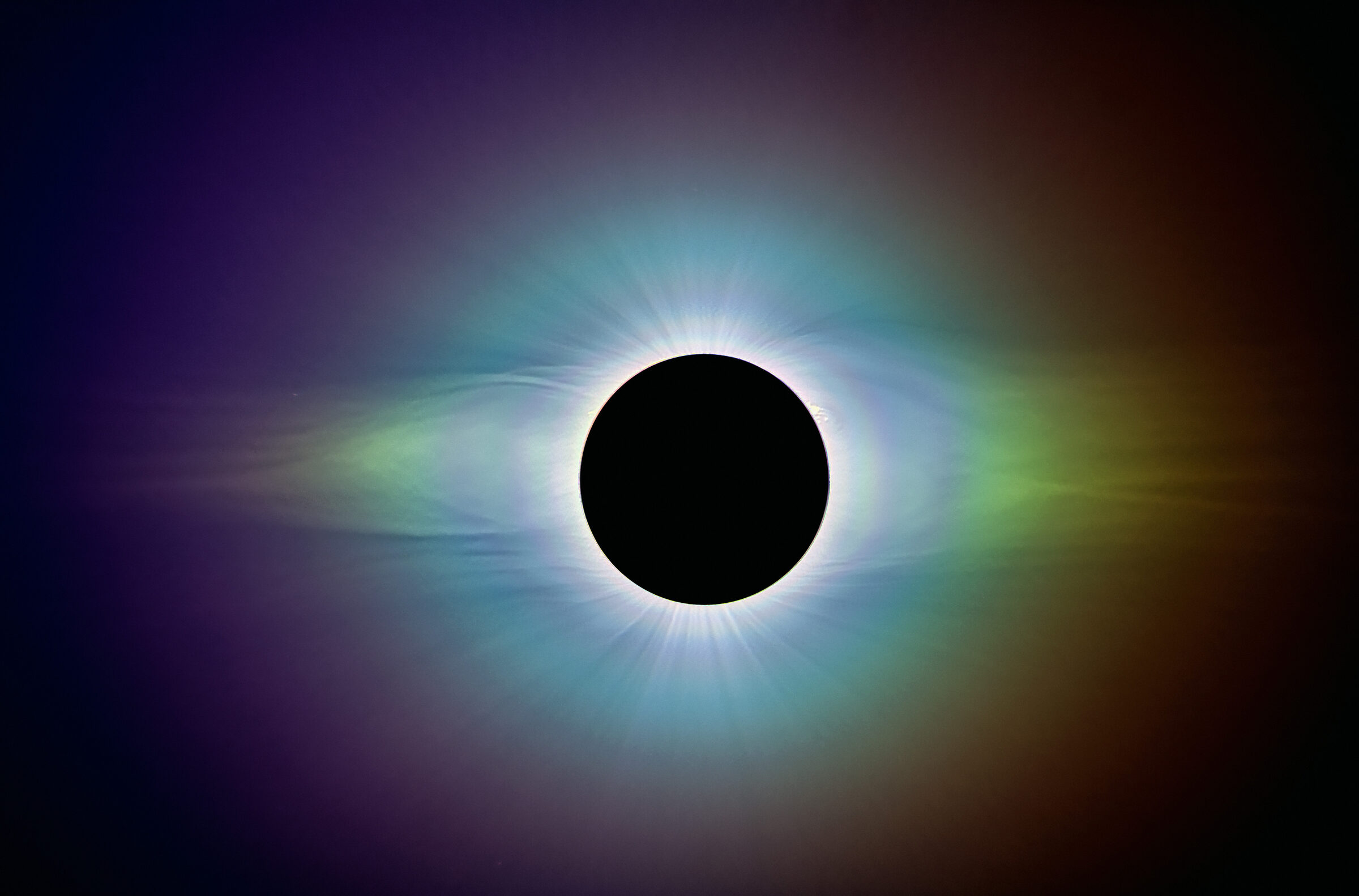 Corona solar durante el eclipse total del 2 de julio de 2019, observado desde La Silla, Chile